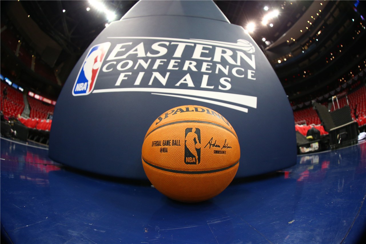 并巧妙地在 并巧妙地在